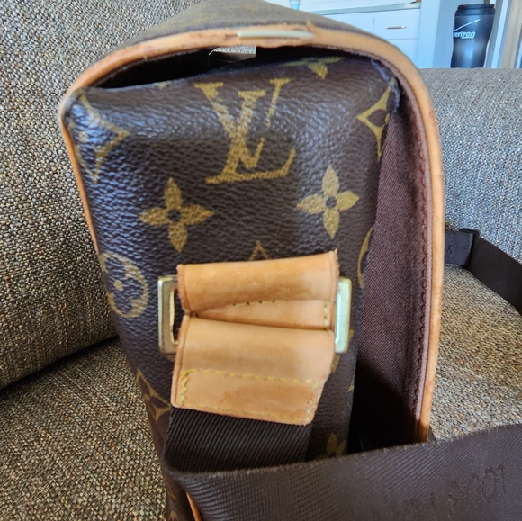 Authentic Louis Vuitton Monogram Messenger Bag - Picture 10 of 14